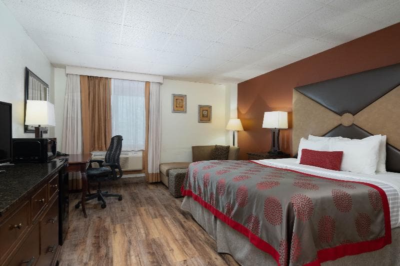 Ramada by Wyndham Albert Lea 5
