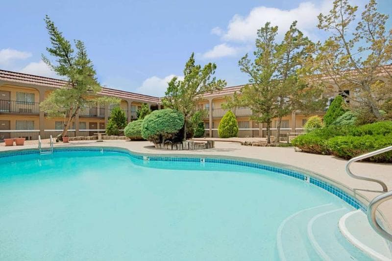 Tree Inn & Suites Albuquerque 3
