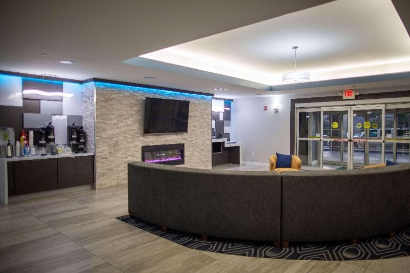 La Quinta Inn and Suites Houston Normandy 2