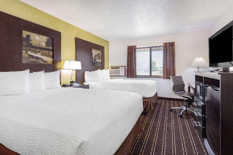 Super 8 By Wyndham La Crosse 3