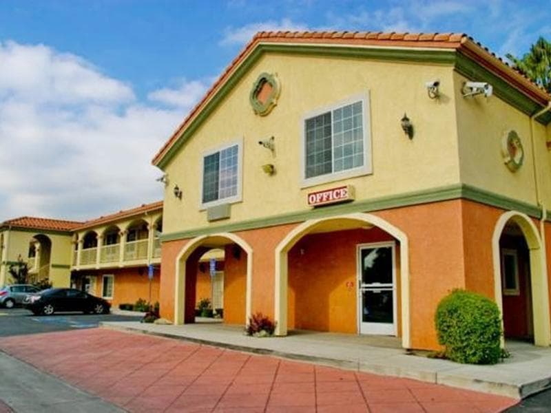 Crystal Inn & Suites 5