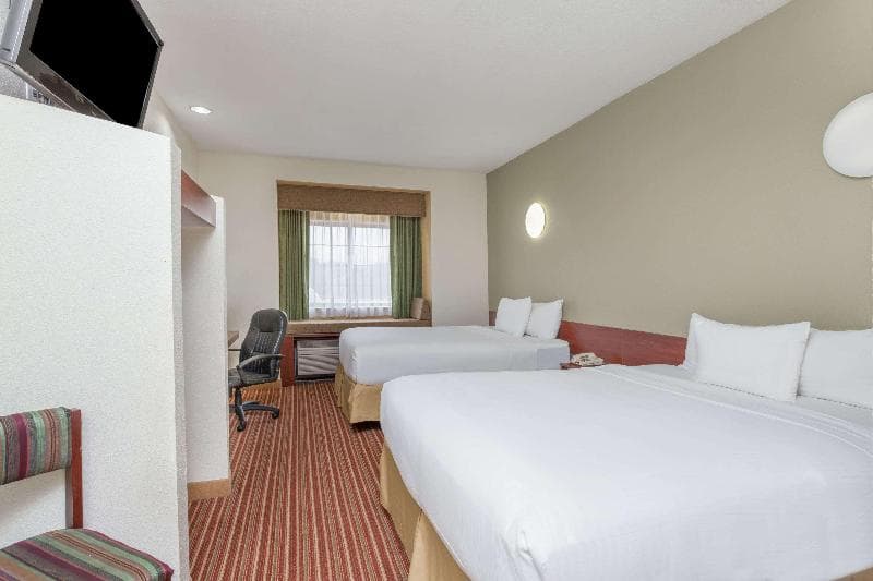 Days Inn by Wyndham Near Kansas Speedway 5