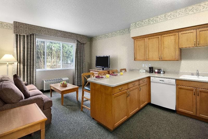 Ramada by Wyndham Olympia 3