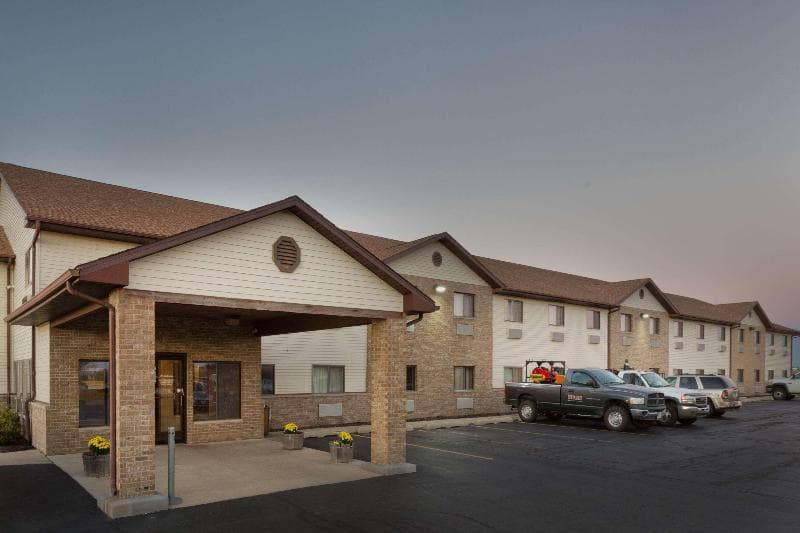 Super 8 by Wyndham Rochelle 5