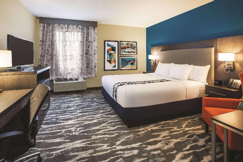 La Quinta Inn & Suites by Wyndham Kokomo 4
