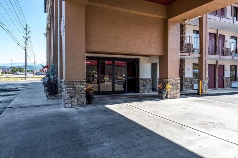 Red Roof Inn & Suites Pigeon Forge - Parkway photo 1