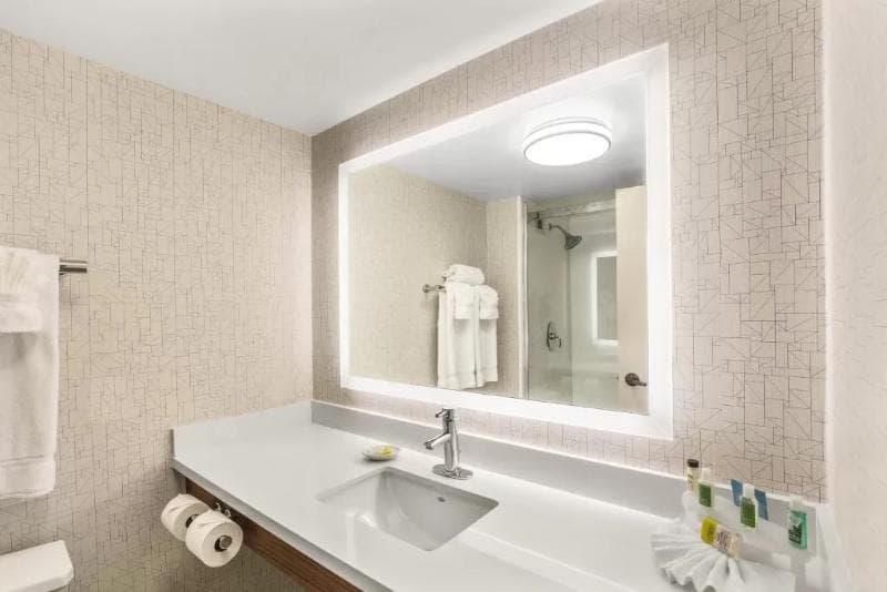 Holiday Inn Express & Suites Tacoma 5