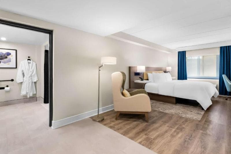 Latitude Suites, BW Premier Collection 5