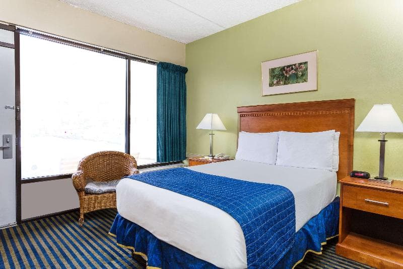 Days Inn by Wyndham Virginia Beach at the Beach 4
