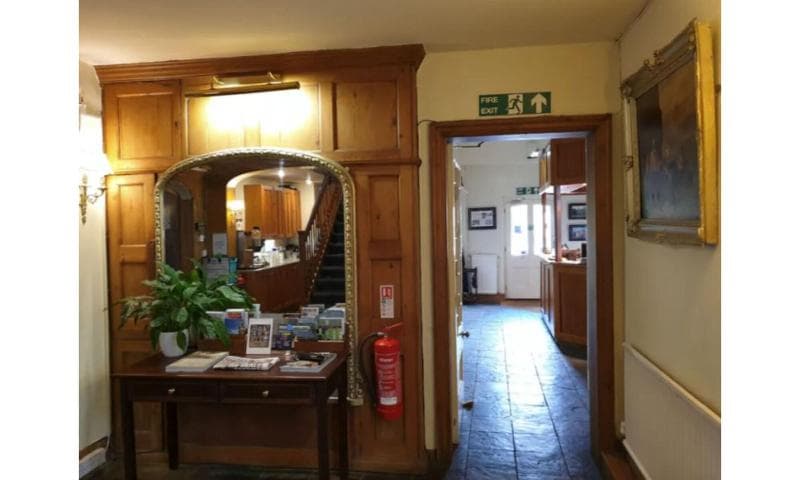 The Crown House Hotel 4