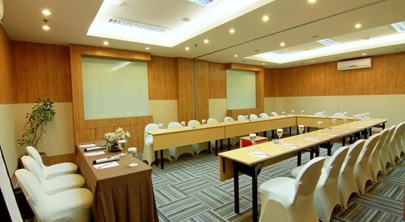 @Hom Hotel Simpang Lima 4