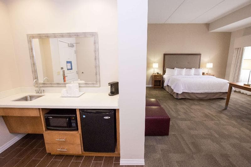 Hampton Inn & Suites Pittsburgh/Harmarville 4