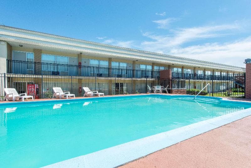 Days Inn by Wyndham Frankfort 3