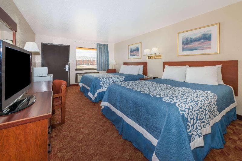 Days Inn By Wyndham Russell 3