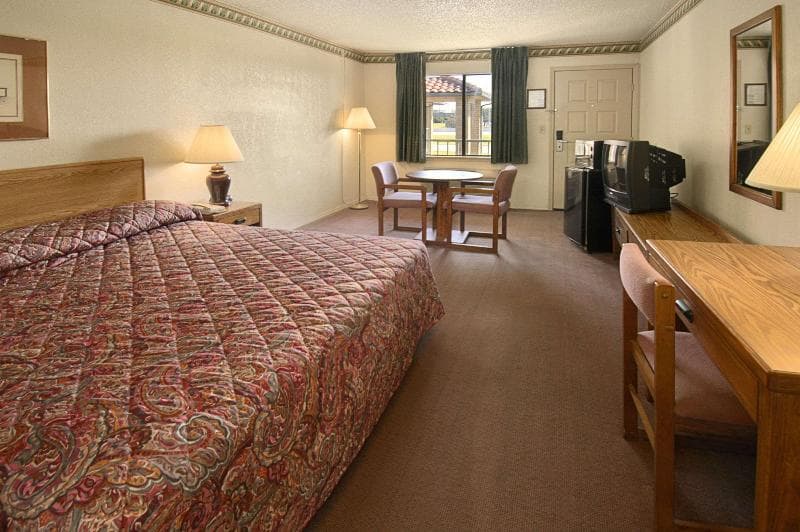 Economy Inn And Suites 3