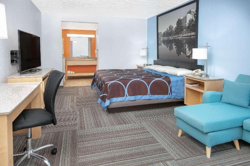 Super 8 By Wyndham City Of Moore 4