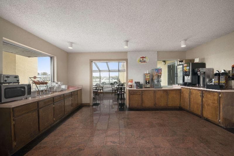 Super 8 by Wyndham Meridian 3