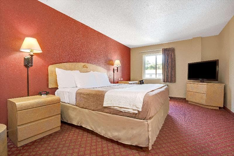 Days Inn & Suites by Wyndham Niagara Falls/Buffalo 4