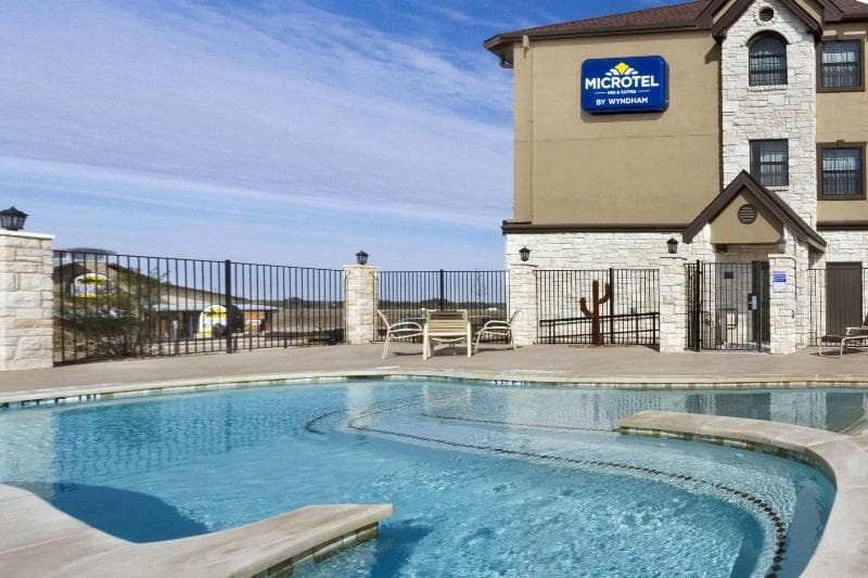 Microtel Inn & Suites by Wyndham Buda Austin South 4