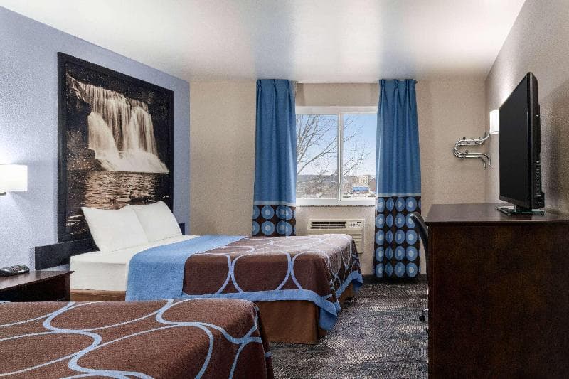 Super 8 By Wyndham Columbus photo 1