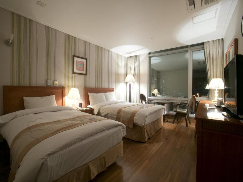 Homers Hotel 4