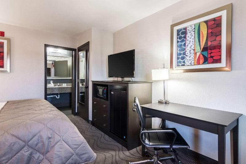 Clarion Inn And Suites Russellville I-40 5