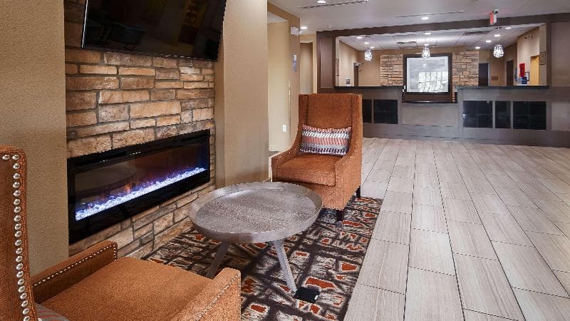 Best Western Plus Elmendorf Hotel 4