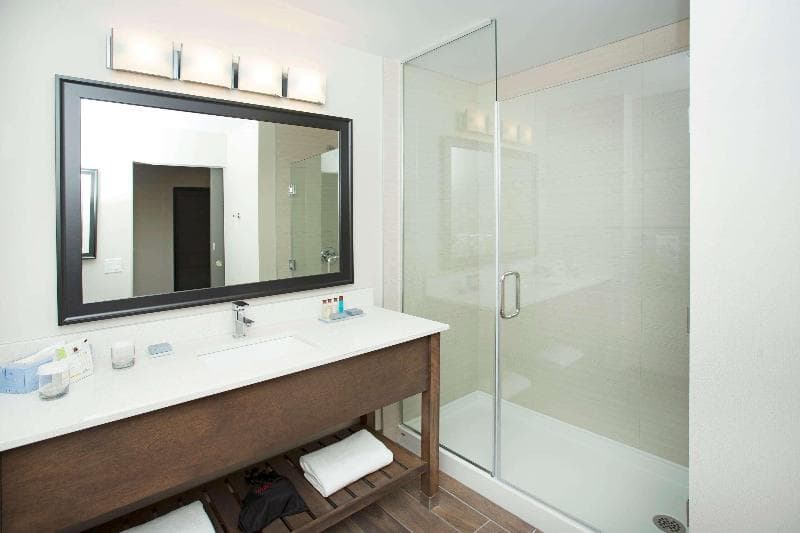 Wingate by Wyndham Calgary Airport 5