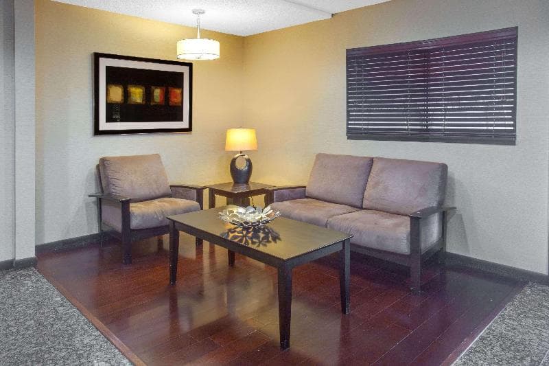 Days Inn by Wyndham Le Roy/Bloomington Southeast 4