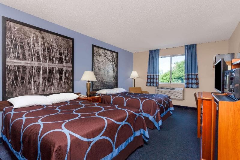 Super 8 by Wyndham Adrian 3