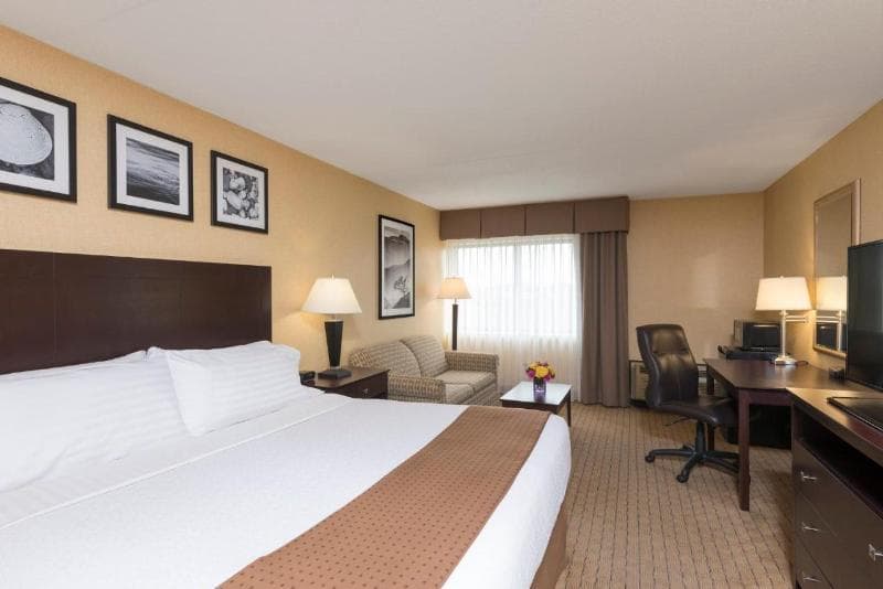 Holiday Inn Cleveland S Independence 4