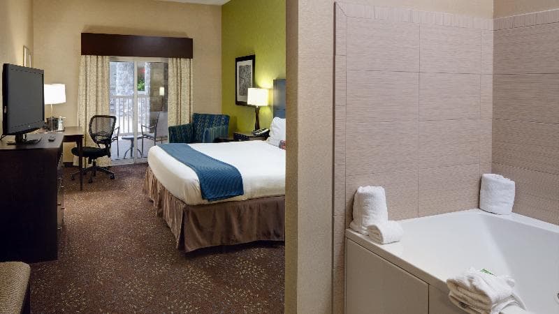 Holiday Inn Express And Suites Saginaw 5