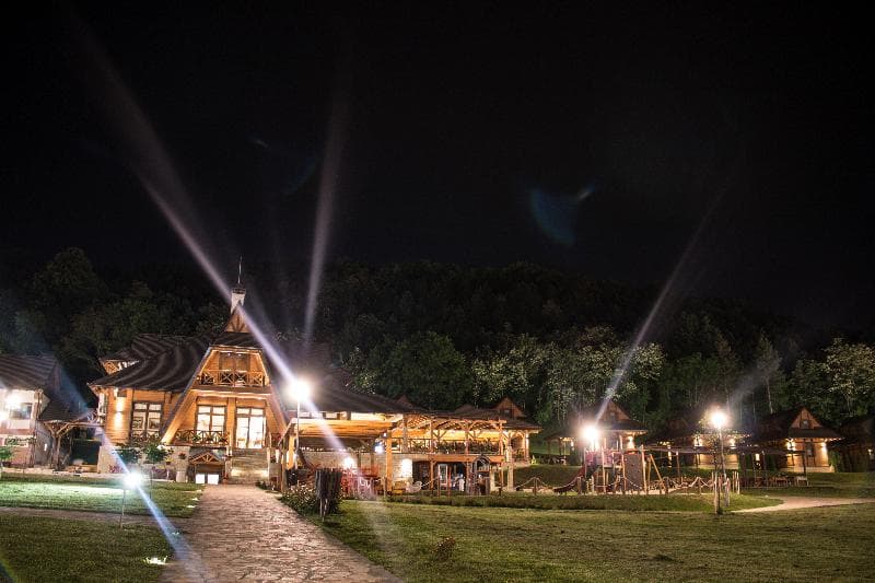Etno Naselje Vrdnička Kula 5