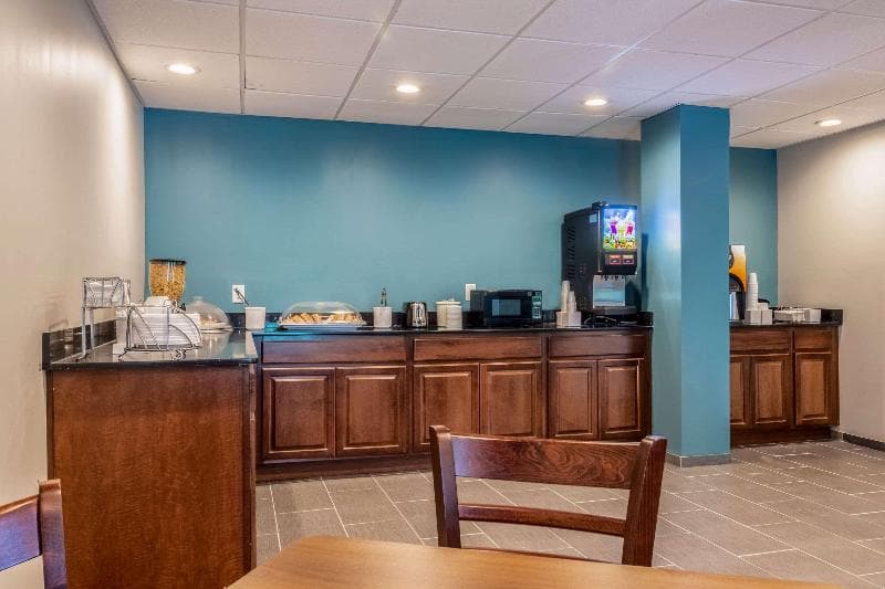 Econo Lodge East Ridge 4