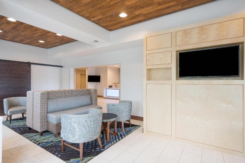 Holiday Inn Express And Suites Frankfort photo 1