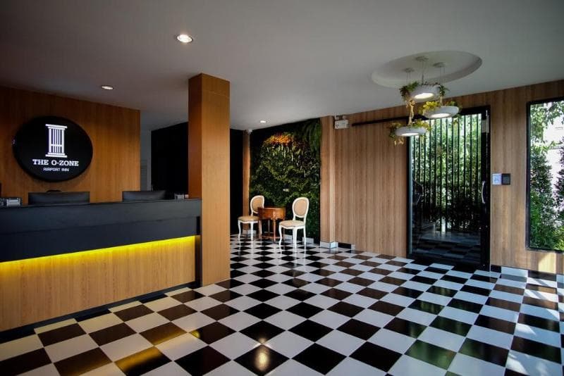 The O-Zone Airport Inn 5