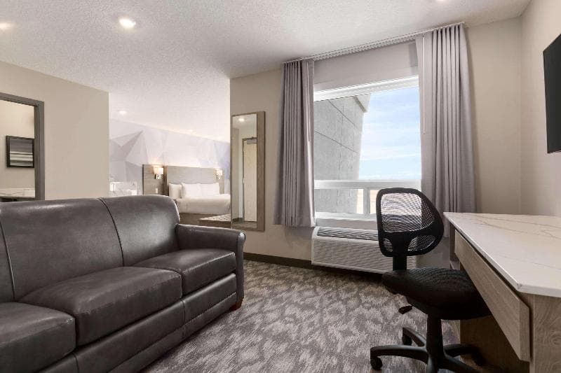 Days Inn By Wyndham Calgary North Balzac 5