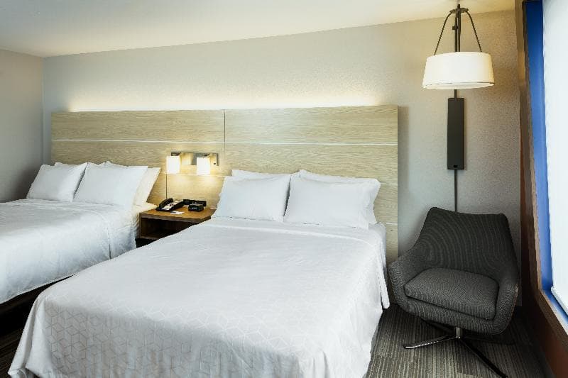 Holiday Inn Express & Suites Medford 3