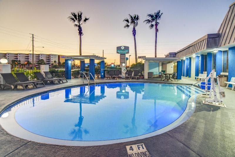 Emerald Coast Inn & Suites 5
