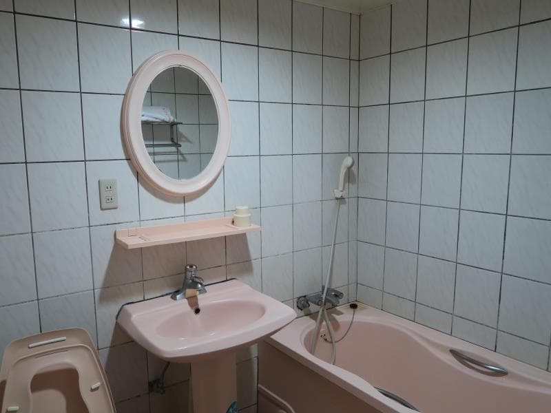 Champagne Hotel 5