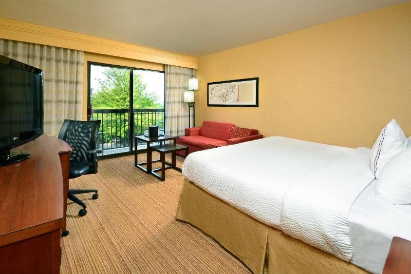 Courtyard Beckley 4