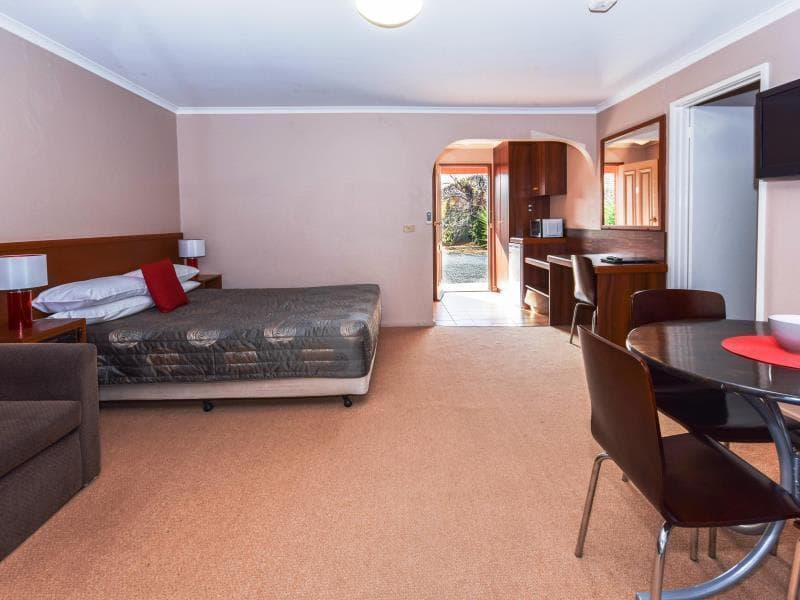 River Country Inn - Adults Only 3