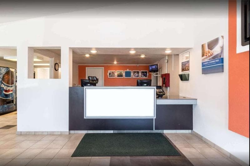 Travelodge By Wyndham Lansing 3