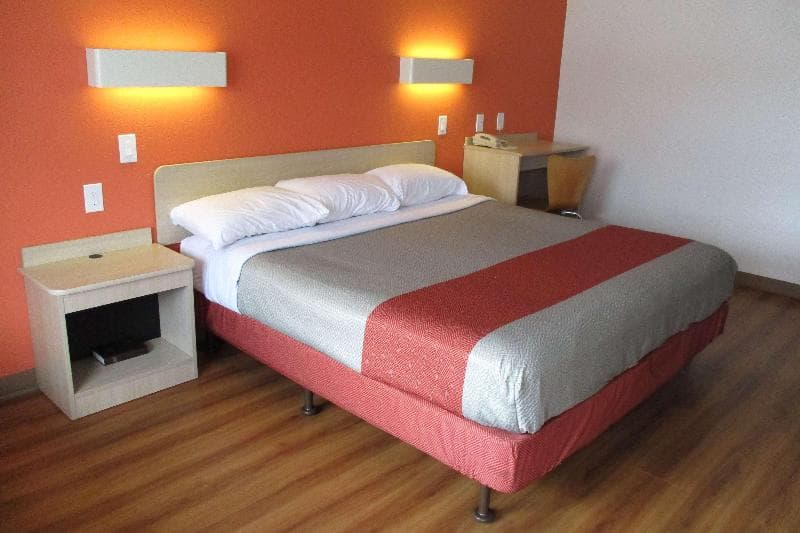 Travelodge By Wyndham Lansing photo 1