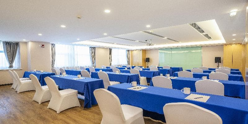 Holiday Inn Express Urumqi Station photo 1