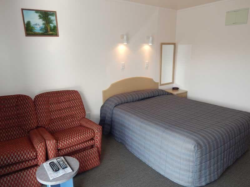 Avenue Heights Motel main