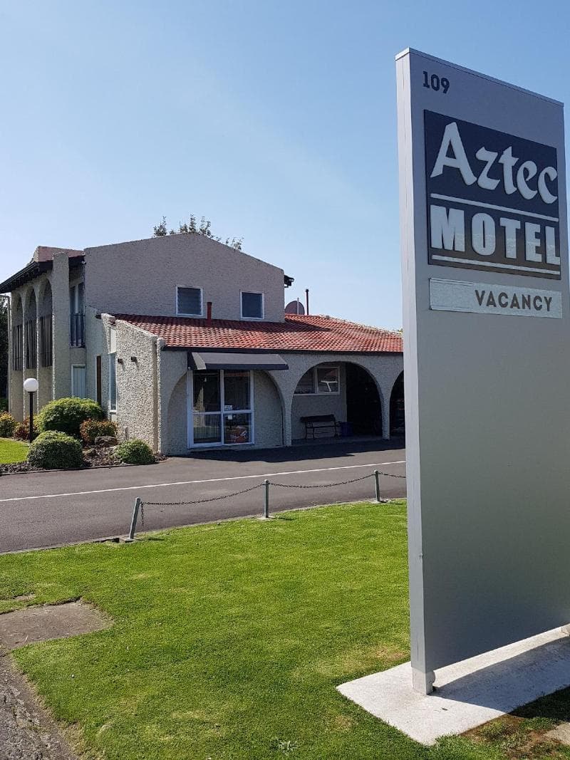 Aztec Motel 4