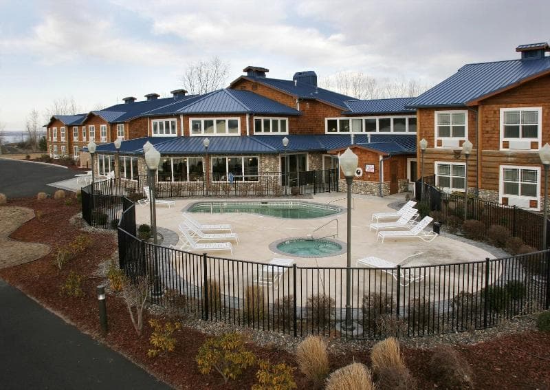 River Lodge & Grill 3