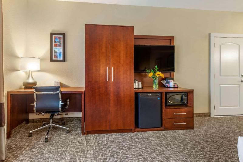 Comfort Inn Brewster 3