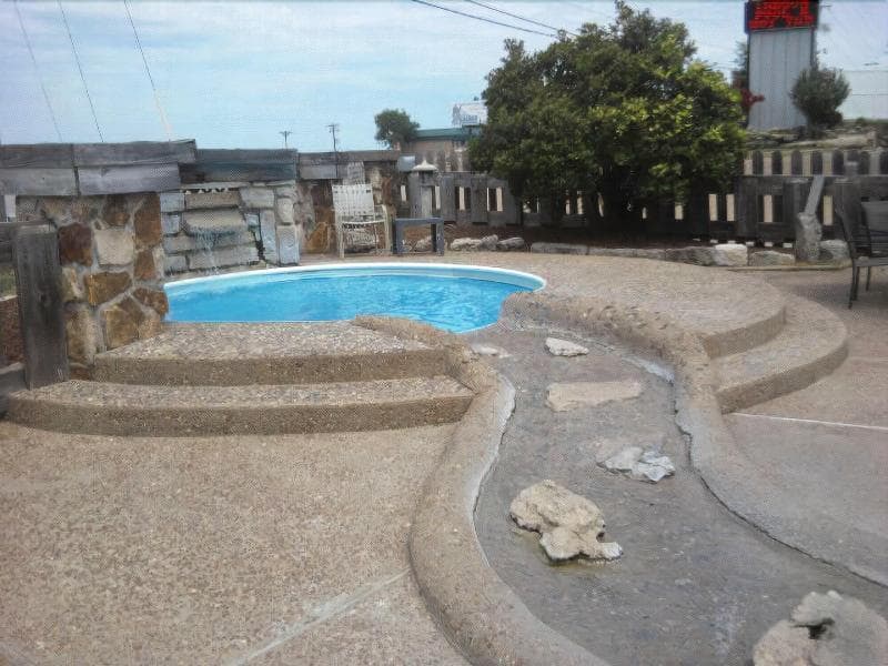 Quail's Nest Inn & Suites photo 1